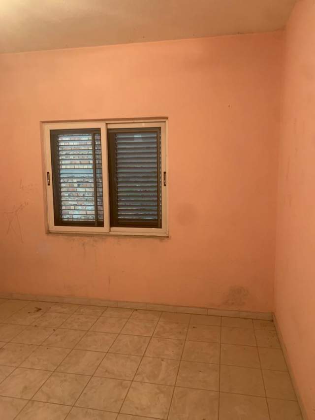 Tirane, shitet apartament 4+1 Kati 3, 130 m² 140.000 Euro (rruga Karl Gega)