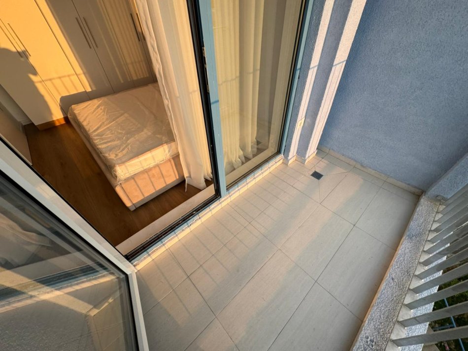 Tirane, jepet me qera apartament 1+1 Kati 3, 65 m² 450 € (fresk)