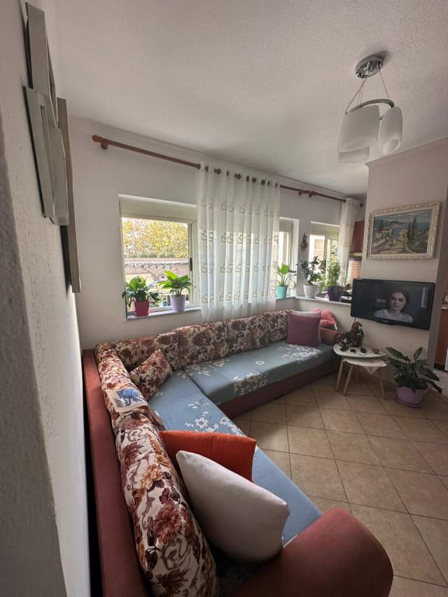 Tirane, shitet apartament 1+1 Kati 2, 40 m² 70.000 Euro (prane Pasticeri Tito)