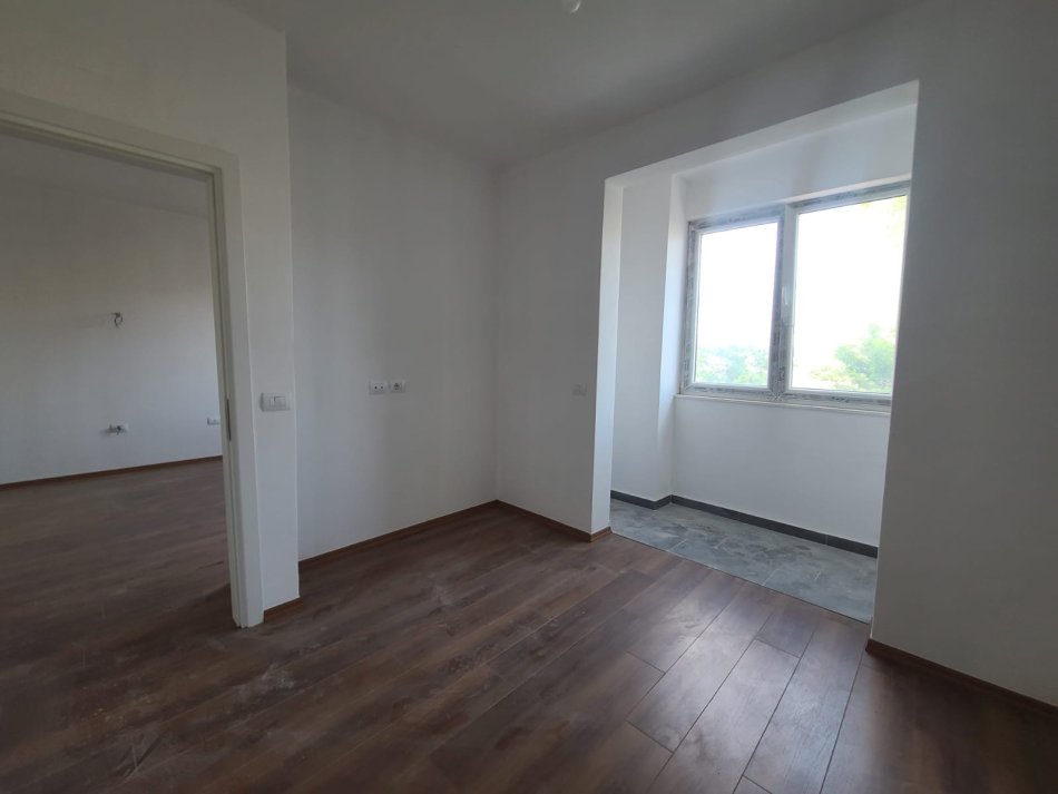 Tirane, shitet apartament Kati 3, 53 m² 132.000 € (Mbrapa Ambasades Amerikane)