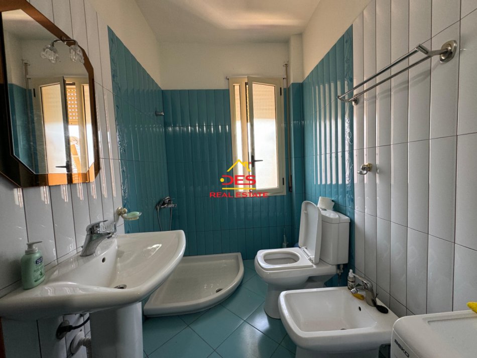 Vlore, jepet me qera apartament 2+1 Kati 9, 110 m² 400 € (Rruga Pelivan Leskaj)