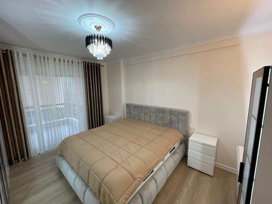 Tirane, jepet me qera apartament 2+1 Kati 3, 100 m² 1.200 € (liqeni i thate)
