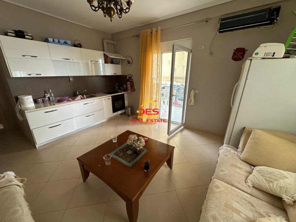 Shqiperi, jepet me qera apartament 1+1 Kati 5, 70 m² 450 € (Rruga Dhimiter Konomi)