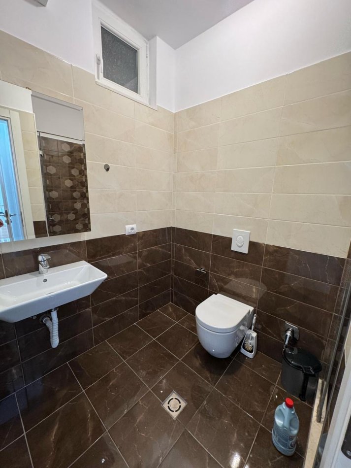 Tirane, jepet me qera apartament 2+1+Ballkon Kati 4, 100 m² 800 € (Selite e vjeter)