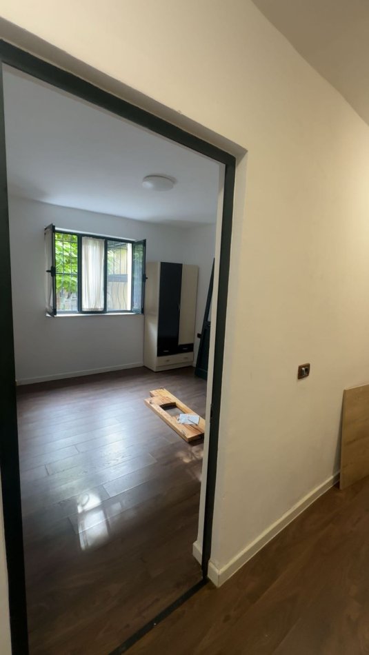 Tirane, jepet me qera garsonier 1+1 Kati 1, 35 m² 350 € (Vasil Shanto)
