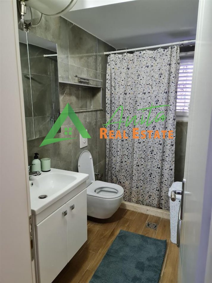 Tirane, jepet me qera apartament 1+1 Kati 3, 80 m² 550 € (Blv Bajram Curri)