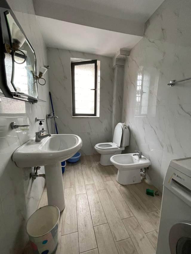 Tirane, jap me qera apartament 3+1+BLK Kati 2, 90 m² 400 Euro (Zogu i Zi)