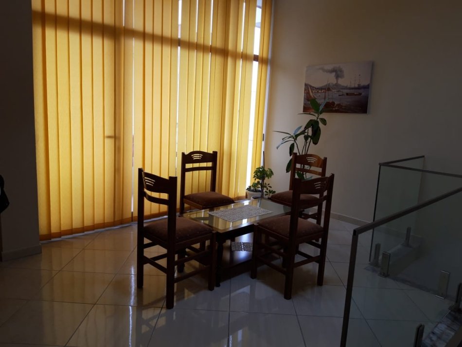 Tirane, jepet me qera apartament 2 Katshe Kati 1, 250 m² 1.400 € (Sauk)