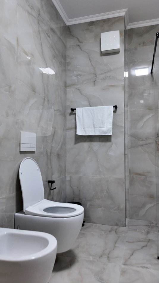 Tirane, jepet me qera apartament 2+1 Kati 3, 105 m² 1.100 € (pazari i ri)