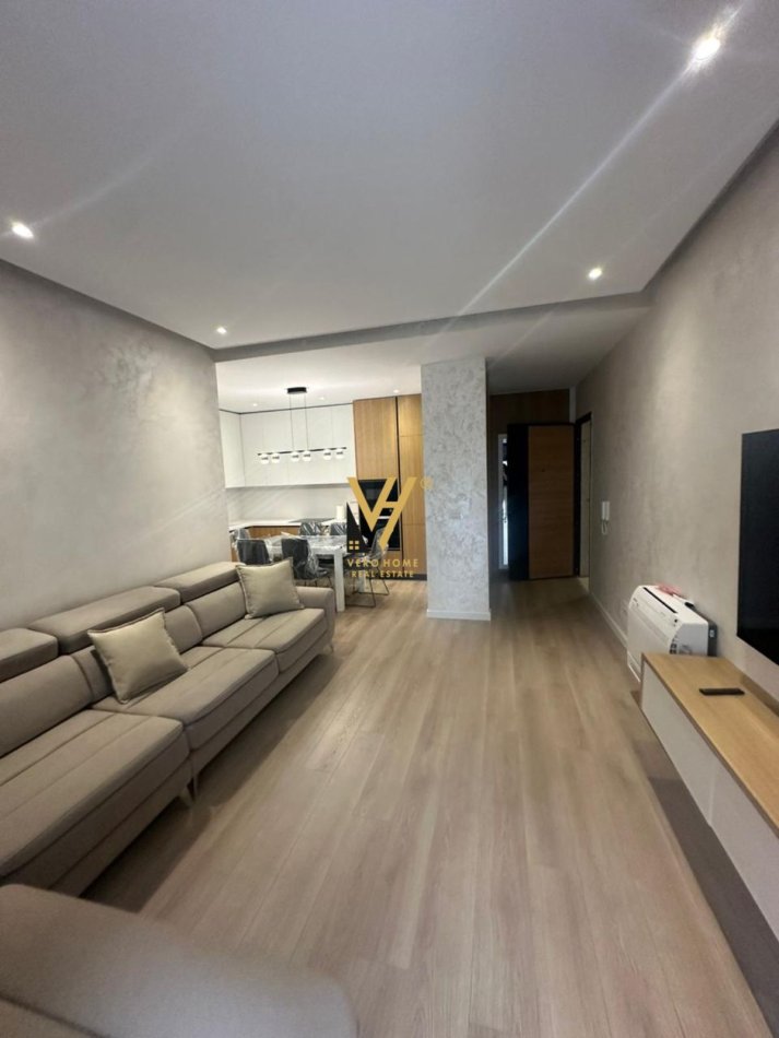 Tirane, jepet me qera apartament 2+1+Ballkon Kati 7, 98 m² 1.200 € (BULEVARDI I RI)