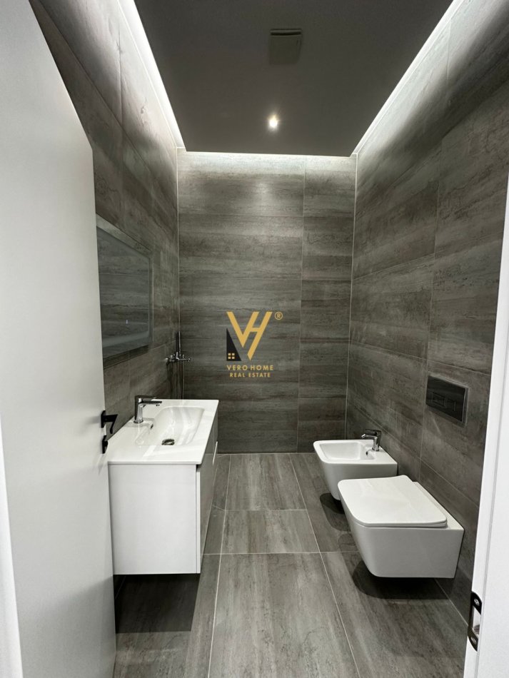 Tirane, shitet ambjent biznesi Kati 2, 100 m² 230.000 € (NISHARAKU)