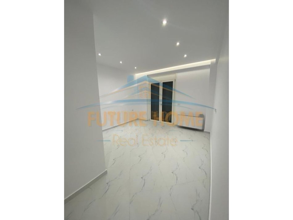 Tirane, jepet me qera zyre Kati 2, 158 m² 1600 € (Rruga e Kosovarve)
