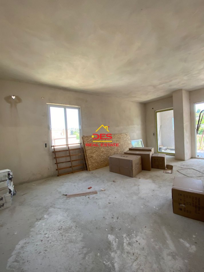 Vlore, shitet apartament 1+1 Kati 8, 93 m² 139.500 € (Rruga Ismail Qemali)