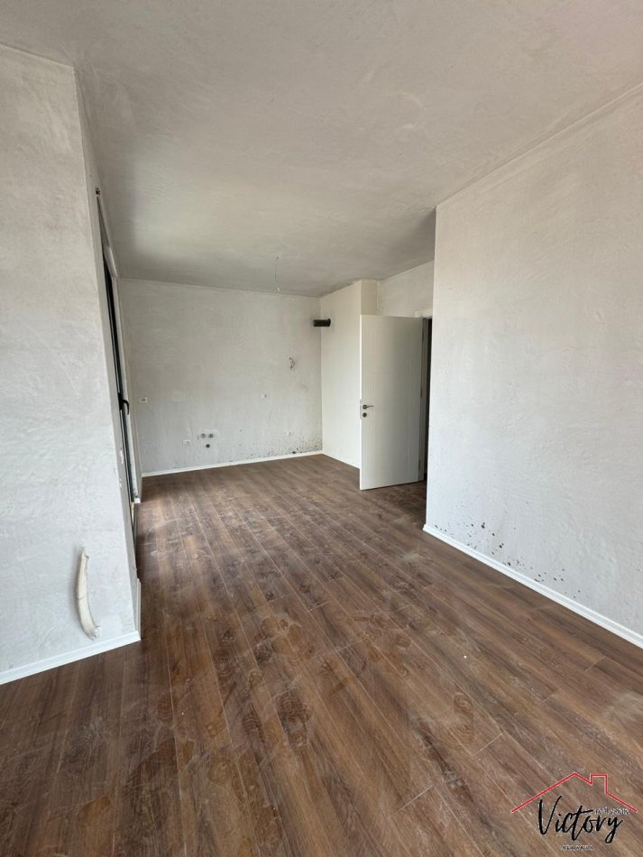 Tirane, shitet apartament 2+1 Kati 4, 170.000 € 