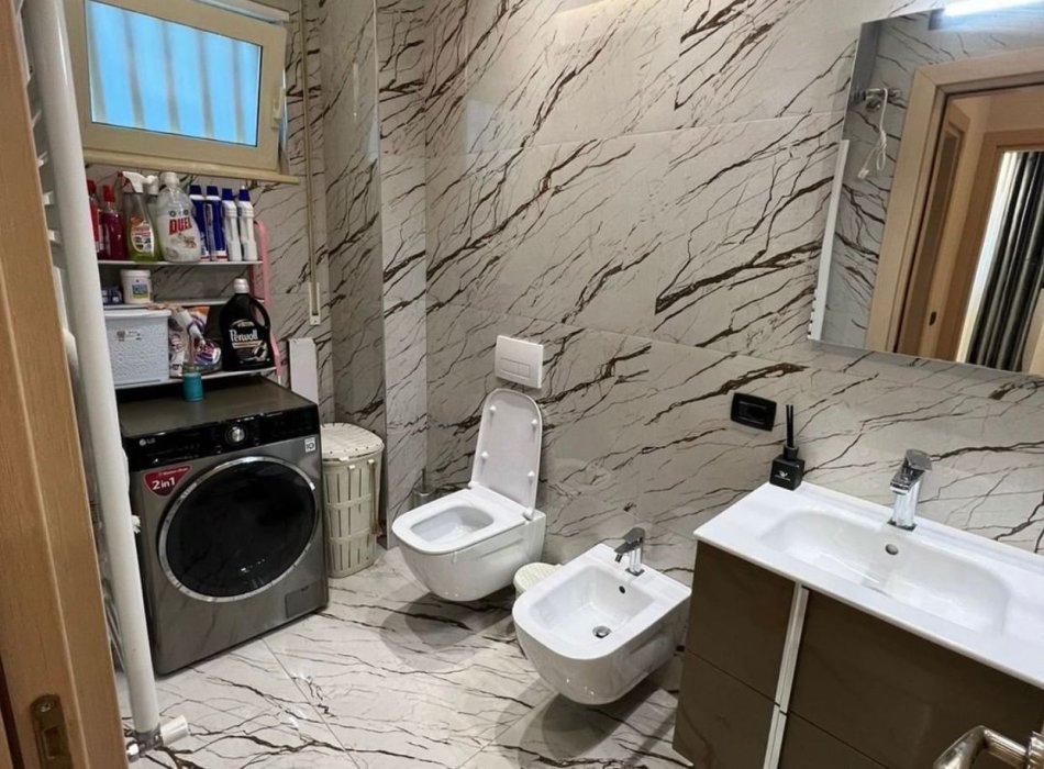 Tirane, jepet me qera apartament 2+1 Kati 2, 95 m² 800 € (rruga hamdi sina)