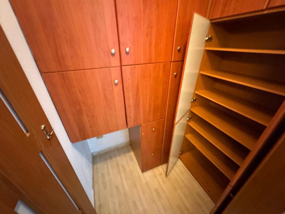 Tirane, jepet me qera 2+1+Ballkon Kati 8, 100 m² 700 € (Stacioni i Trenit, Prane Postes)