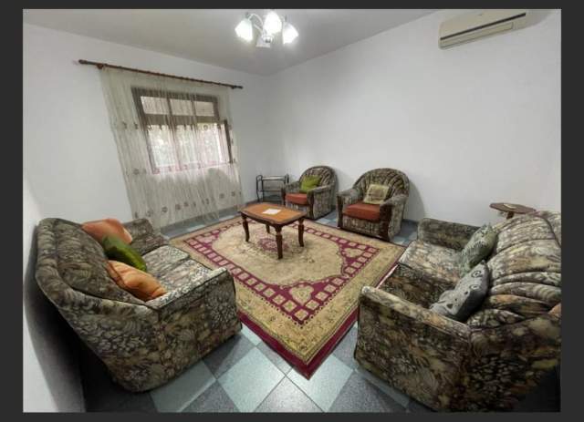 Durres, jepet me qera Vile 365 m² 600 Euro