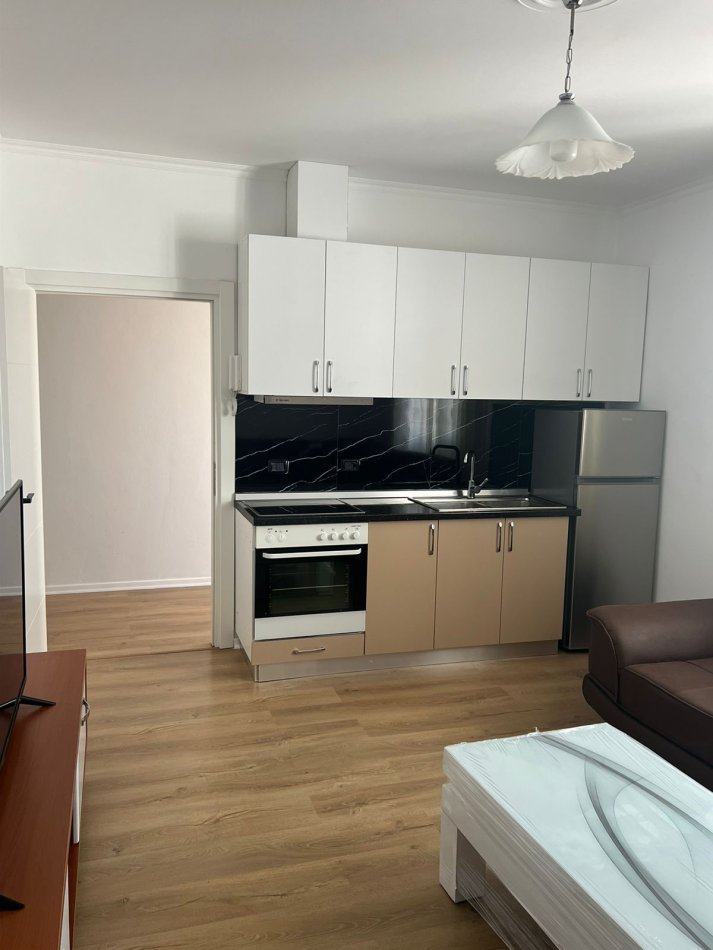 Tirane, jepet me qera apartament 2+1+Ballkon Kati 2, 70 m² 450 € (Rruga e dibres , prane tower bridge)