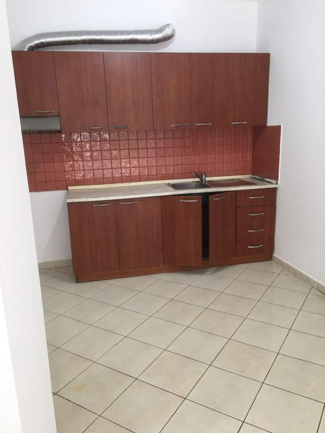 Tirane, jepet me qera apartament Kati 1, 92 m² 350 Euro (Fresk)