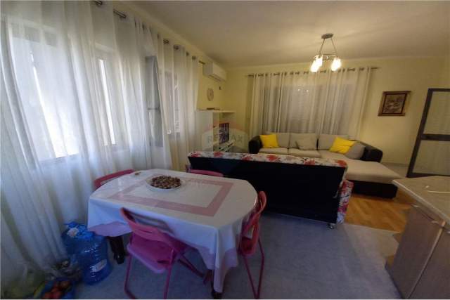 Tirane, jepet me qera Vile 2+1+BLK Kati 2, 600 m² 1.200 Euro (Rruga Gramoz Pashko)