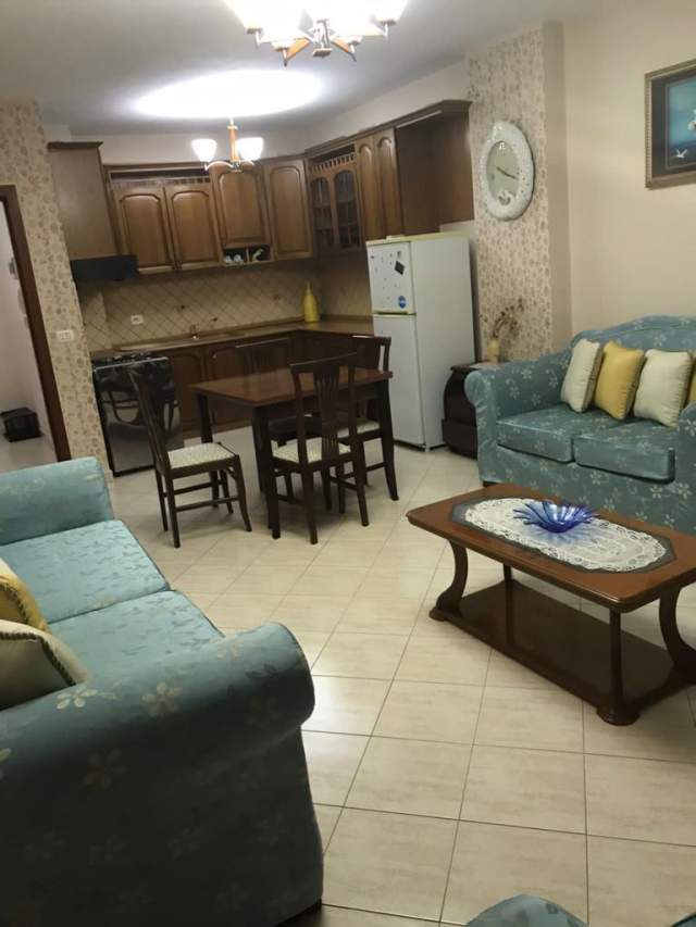 Tirane, jepet me qera apartament 1+1 81 m² 380 Euro (GLOBE)