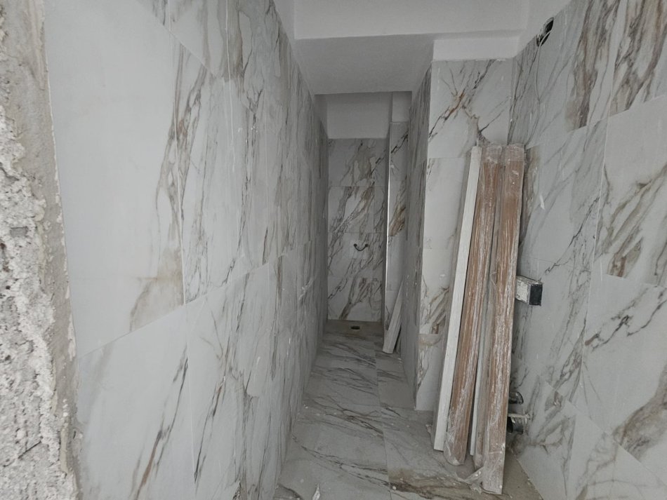 Tirane, jepet me qera zyre Kati 1, 147 m² 1.500 € (Rruga Mine Peza)