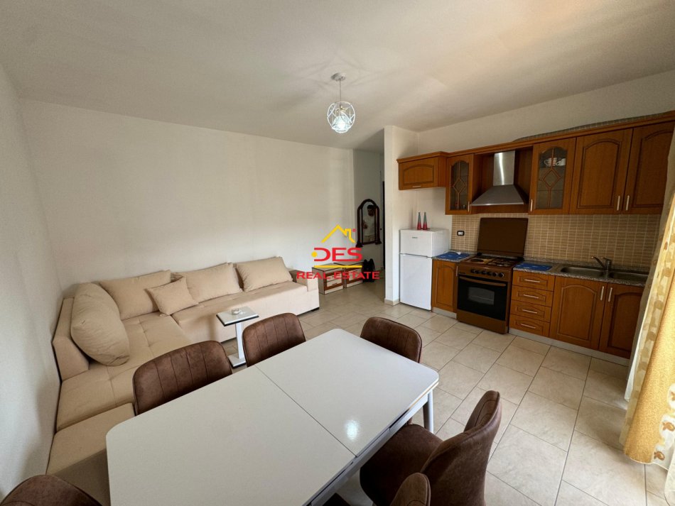 Vlore, jepet me qera apartament 2+1 Kati 9, 110 m² 400 € (Rruga Pelivan Leskaj)
