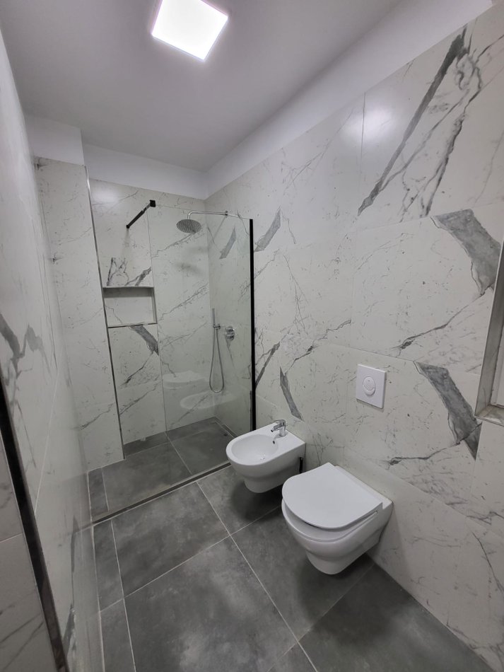 Tirane, jepet me qera zyre , Kati 2, 100 m² 600 € (Muhamet gjollesha)