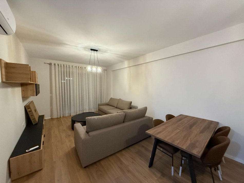 Tirane, jepet me qera apartament 2+1 Kati 3, 80 m² 700 € (don bosko)