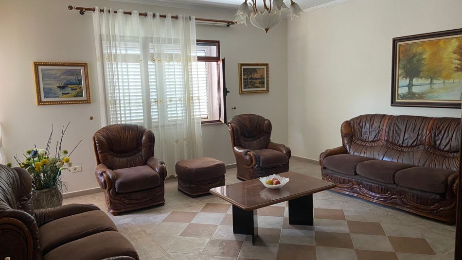 Tirane, jap me qera apartament 2+1+BLK Kati 2, 120 m² 50.000 Leke (Zihni Sako)