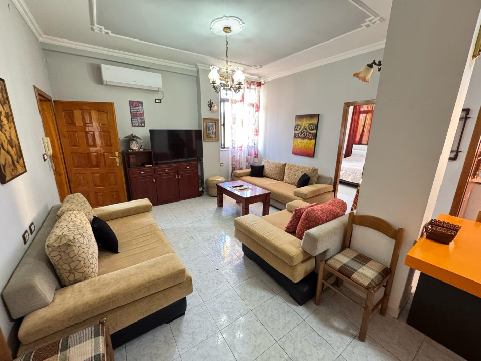 Tirane, jepet me qera apartament 2+1 Kati 2, 80 m² 550 € (Rruga durresit)