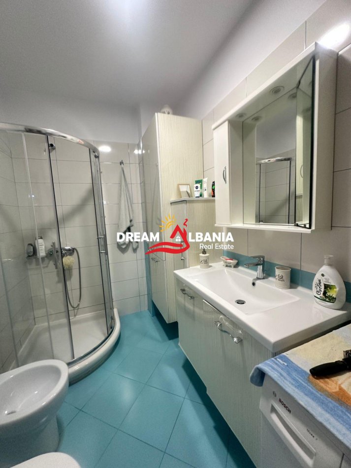 Tirane, jepet me qera apartament 2+1+Ballkon Kati 2, 88 m² 600 € (Peti)