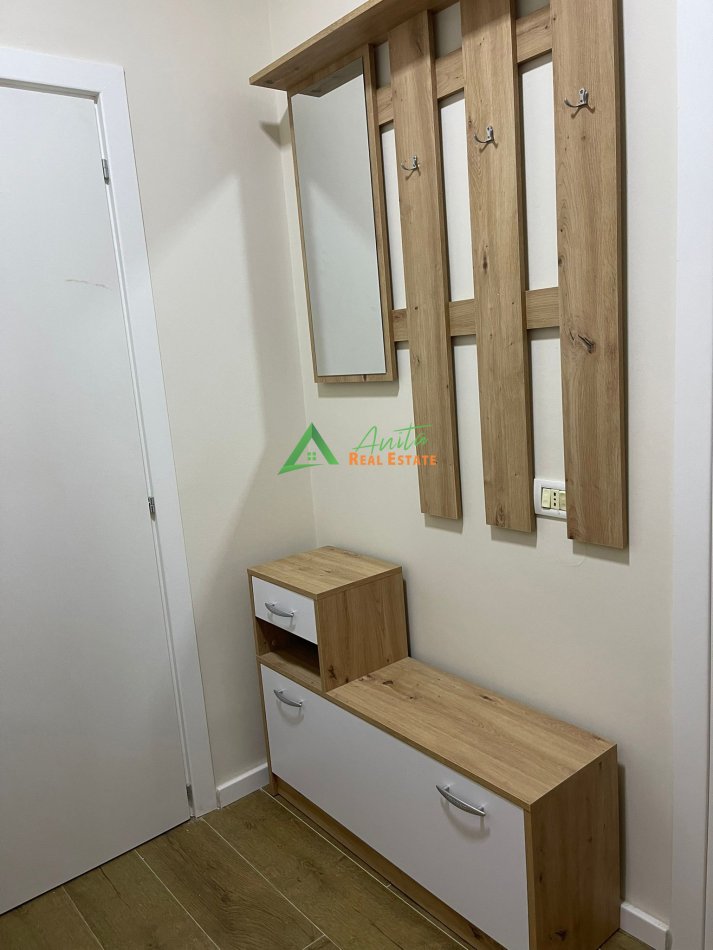 Tirane, jepet me qera apartament 1+1+Ballkon Kati 1, 75 m² 450 € (Rruga Ferit Xhajko)