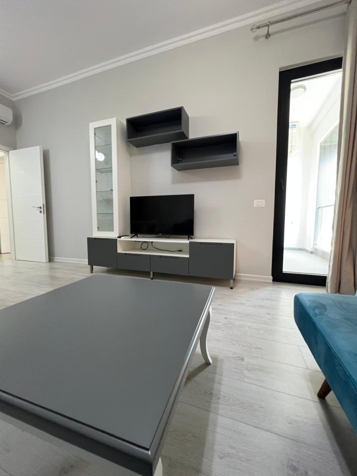 Tirane, jepet me qera apartament 1+1+Ballkon Kati 7, 78 m² 650 € (rruga e kavajes)