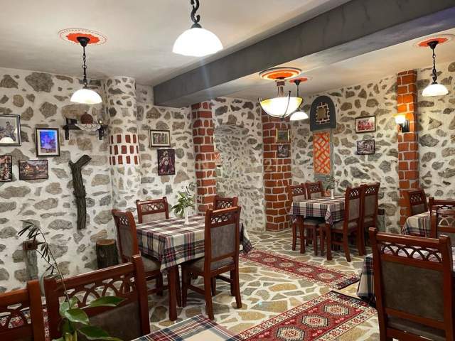 Tirane, ofert 3+1 Kati -1, 201 m² 1.800 Euro (Shallvaret)