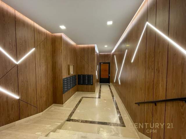 Tirane, jepet me qera zyre Kati 2, 94 m² 500 Euro (Stacioni i Trenit)