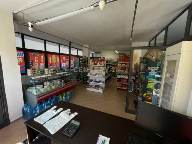 Tirane, jepet me qera dyqan Kati 0, 50 m² 600 Euro (Selite)
