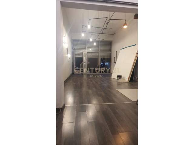 Tirane, shitet ambjent biznesi Kati 0, 28 m² 40.000 Euro (Laprake)