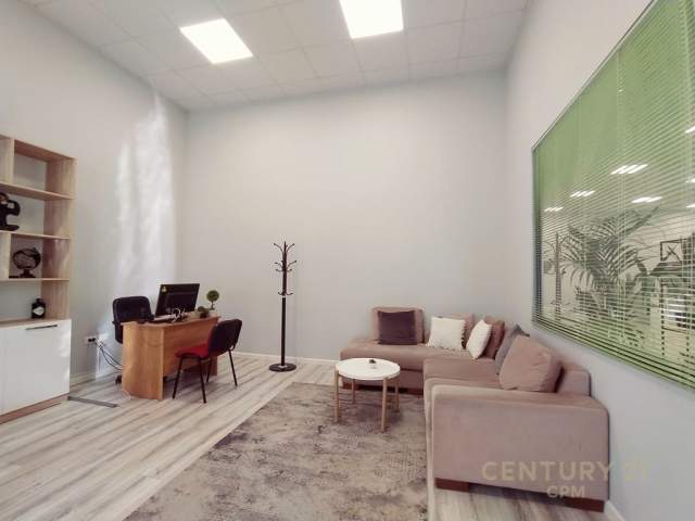 Tirane, jepet me qera ambjent biznesi Kati 0, 750 m² 5.000 Euro