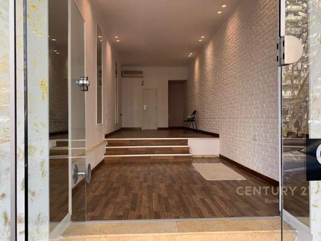 Tirane, shitet dyqan Kati 0, 35 m² 185.000 Euro (Pallatet Agimi)
