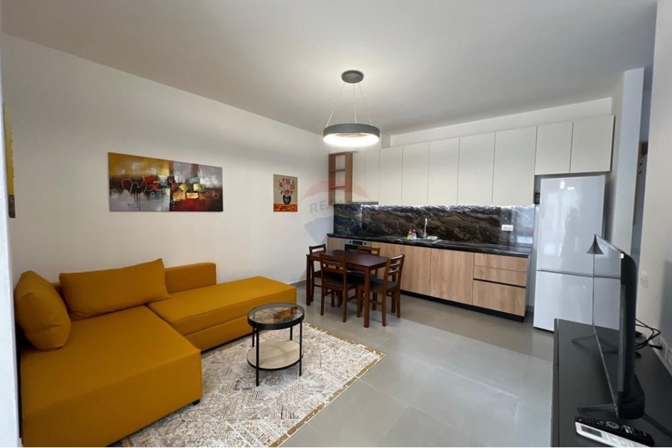 jepet me qera , 112 m² 750 € (Ofrohet per qira apartament 2+1 te Donika center prane Kafe Flora.)