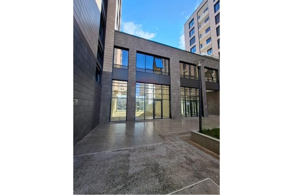 jepet me qera , 66 m² 1.100 € (Dyqan me qira në Porcelan Kompleksi Erli)