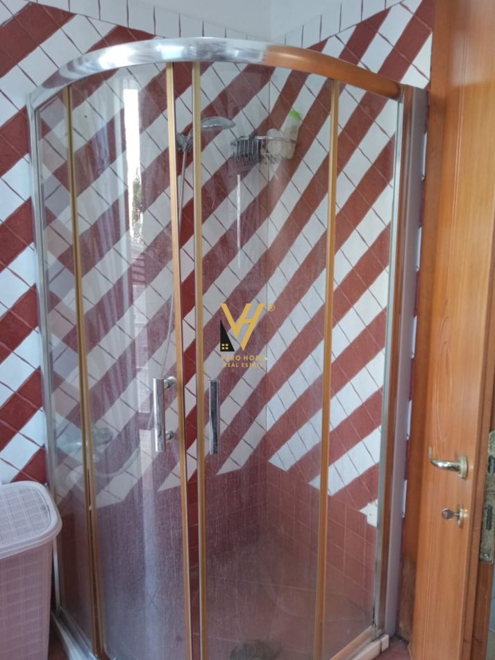 Tirane, jepet me qera shtepi 2+1+Ballkon Kati 2, 120 m² 750 € (MYSLYM SHYRI)