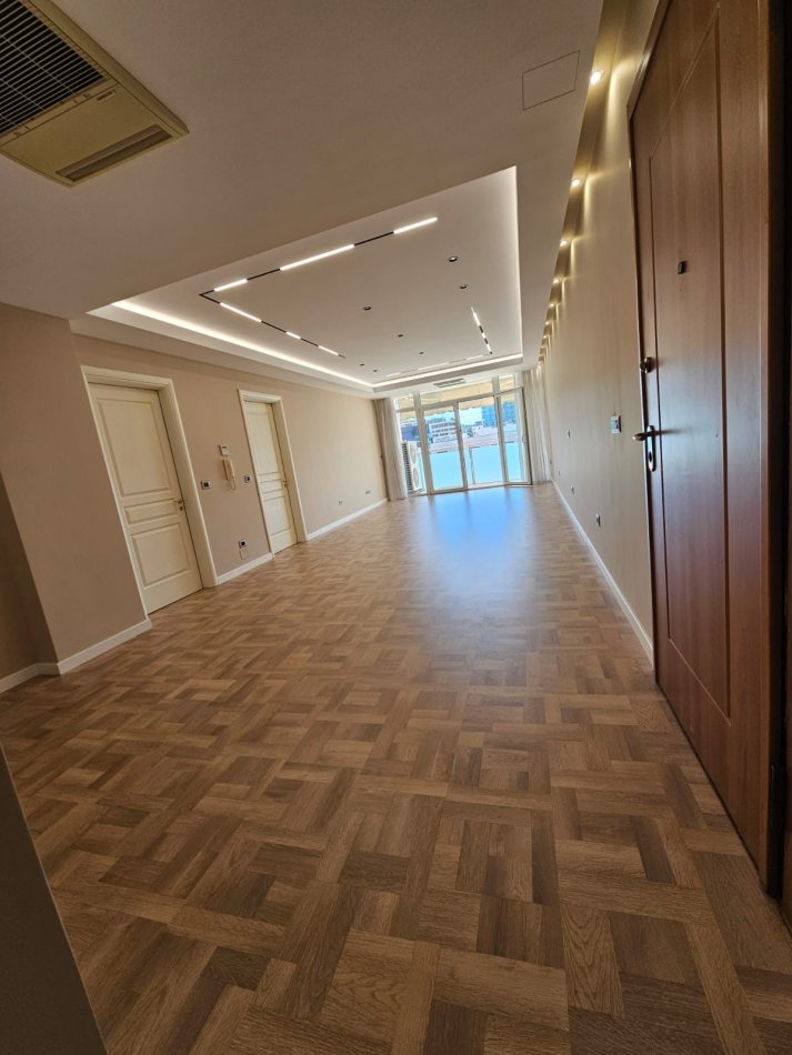 Tirane, jepet me qera apartament 3+1 Kati 5, 120 m² 1.800 € (rruga dervish hima)