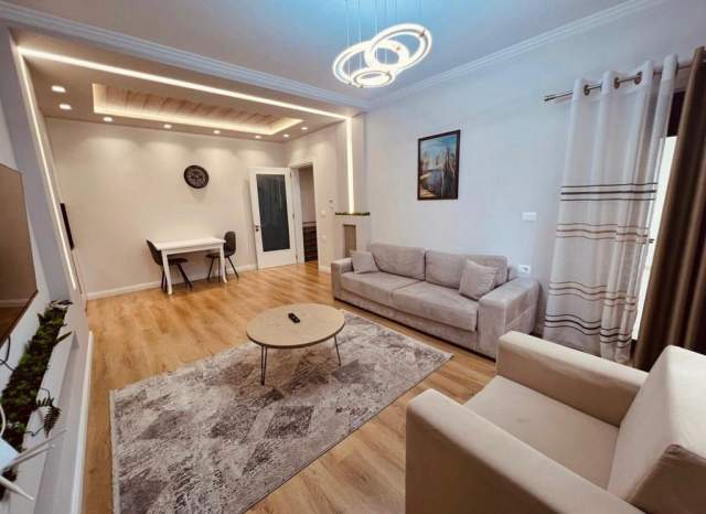 Korce, shitet apartament Kati 3, 97 m² 92.000 Euro (Lagjia 7, Korçë)