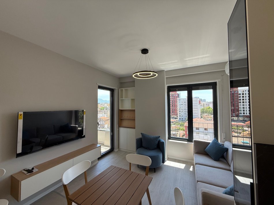 Tirane, jepet me qera apartament 1+1+Ballkon Kati 7, 60 m² 700 € (RRUGA KARL GEGA)