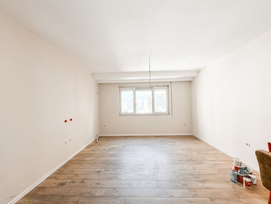 Tirane, jepet me qera apartament 2+1+Ballkon Kati 6, 80 m² 700 € (Qender)