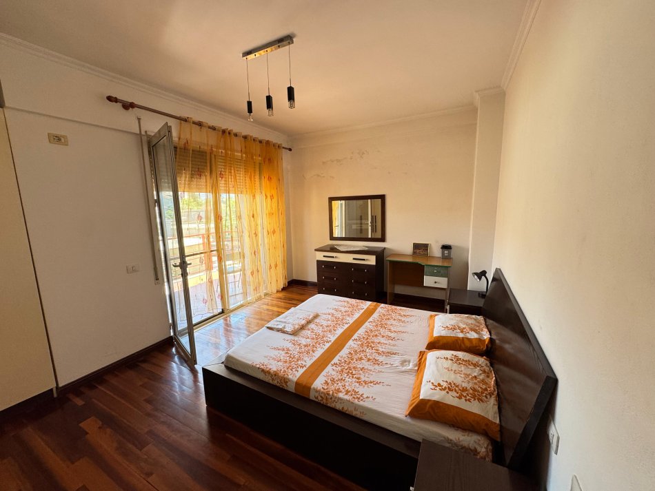 Tirane, jepet me qera apartament 2+1 Kati 2, 90 m² 550 € (don bosko)