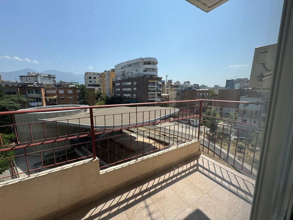 Tirane, jepet me qera apartament 2+1 , 110 m² 1.000 € (21 dhjetori)