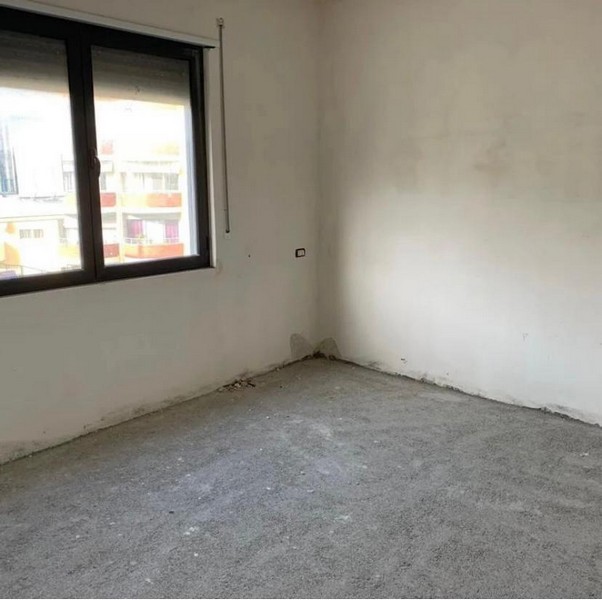 Vlore, shitet apartament 1+1 Kati 8, 70 m² 77.000 Euro (Ismail Qemali)
